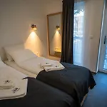 Δωμάτια σε οικογενειακή κατοικία Magdalena & Garni Μαριμπόρ