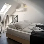 Magdalena & Garni * Μαριμπόρ