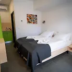 Δωμάτια σε οικογενειακή κατοικία Magdalena & Garni