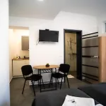 Δωμάτια σε οικογενειακή κατοικία Magdalena & Garni